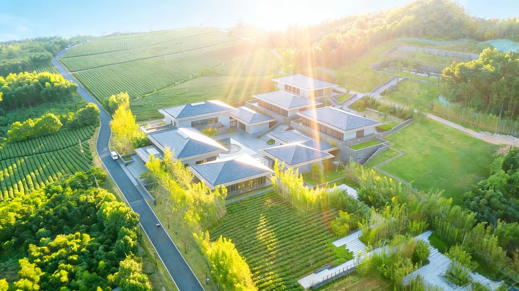 杭州径山竹茶园茶田环绕的书院建筑实景